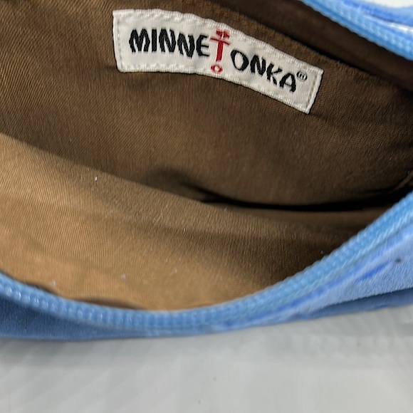 Minnetonka NWT Beautiful Light Blue Leather Crossbody Bag Purse 🌺🌺 - Picture 4 of 7